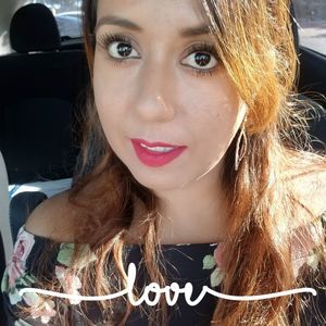 Meet your Posher, Estela